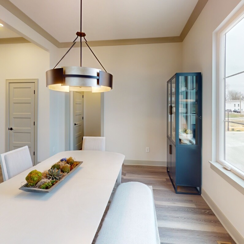 MS 21 Dining Room Staged 01