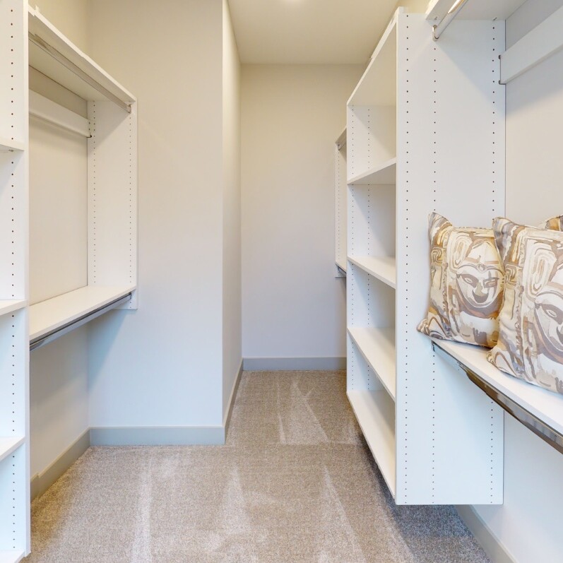 MS 21 Primary Closet Staged 01