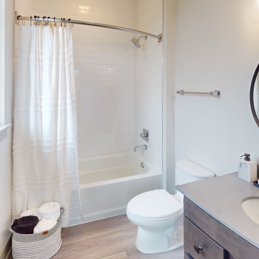 MS 21 Secondary Upper Bathroom Staged 01