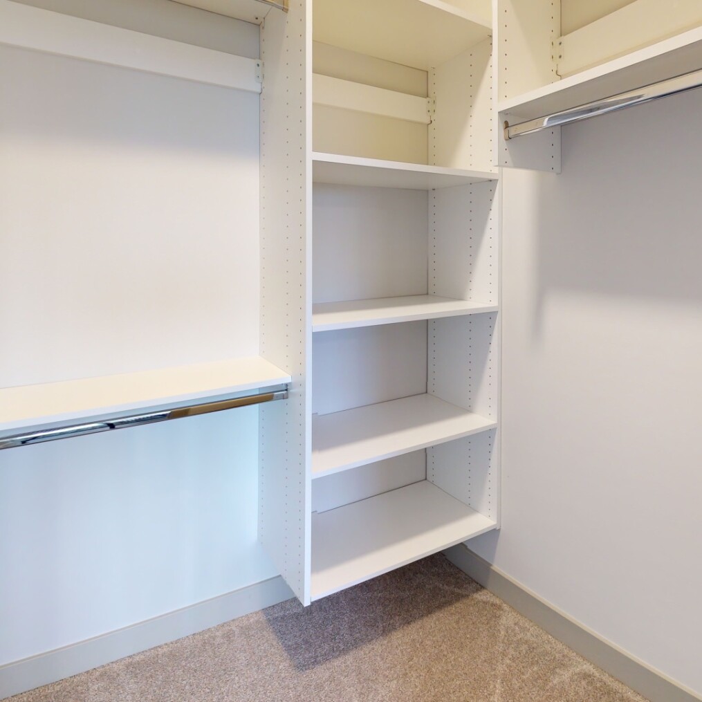 MS 21 Upper Bedroom Closet 01