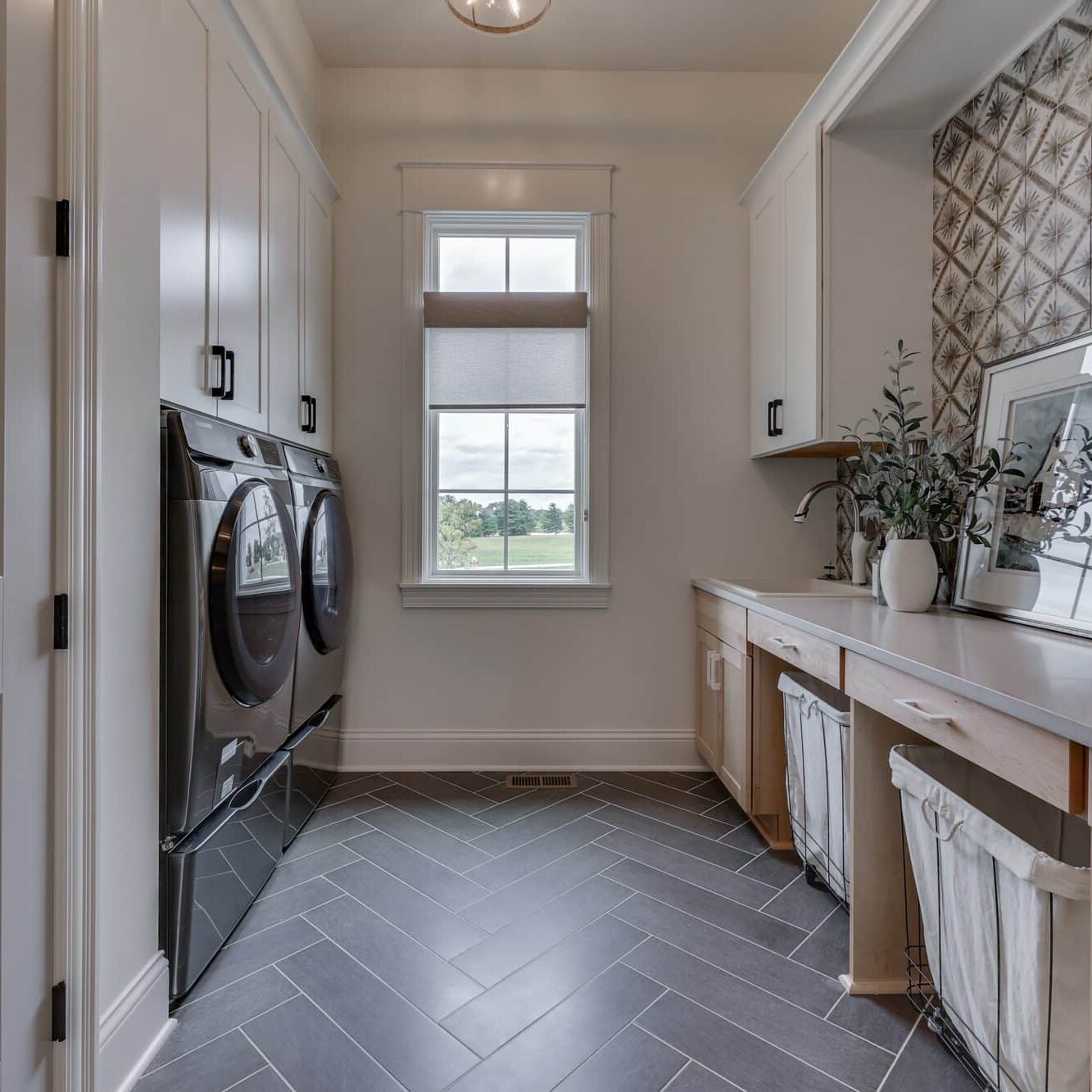 A laundry room with a washer and dryer.